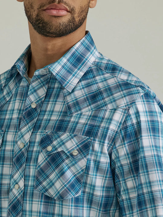 Men's WRANGLER RETRO® SHORT SLEEVE WESTERN SNAP WITH SAWTOOTH FLAP POCKET PLAID SHIRT IN TURQUOISE POP - 112346240