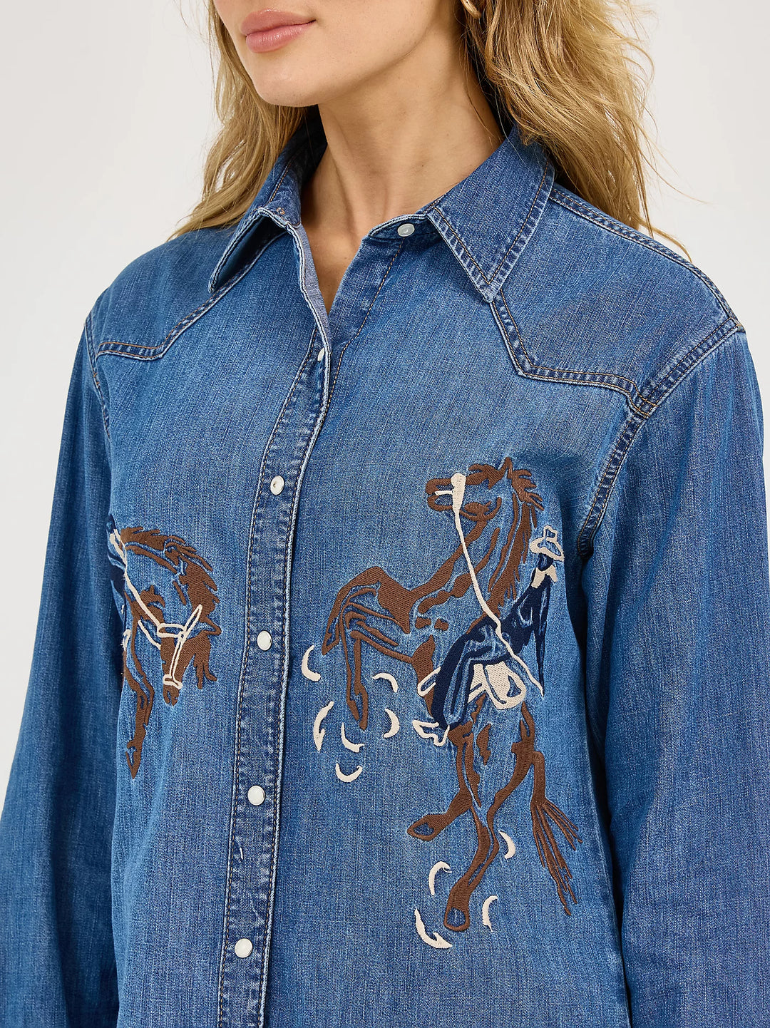 Ladies Wrangler Embroidered Horses Boyfriend Western Snap Shirt - 112371715
