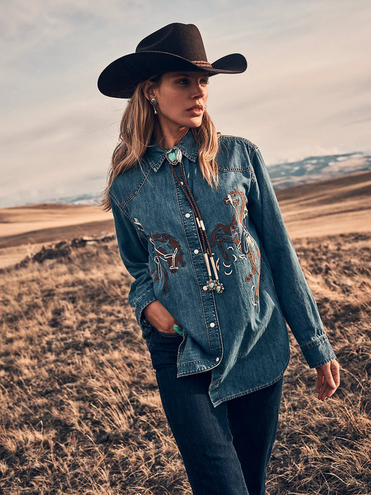 Ladies Wrangler Embroidered Horses Boyfriend Western Snap Shirt - 112371715