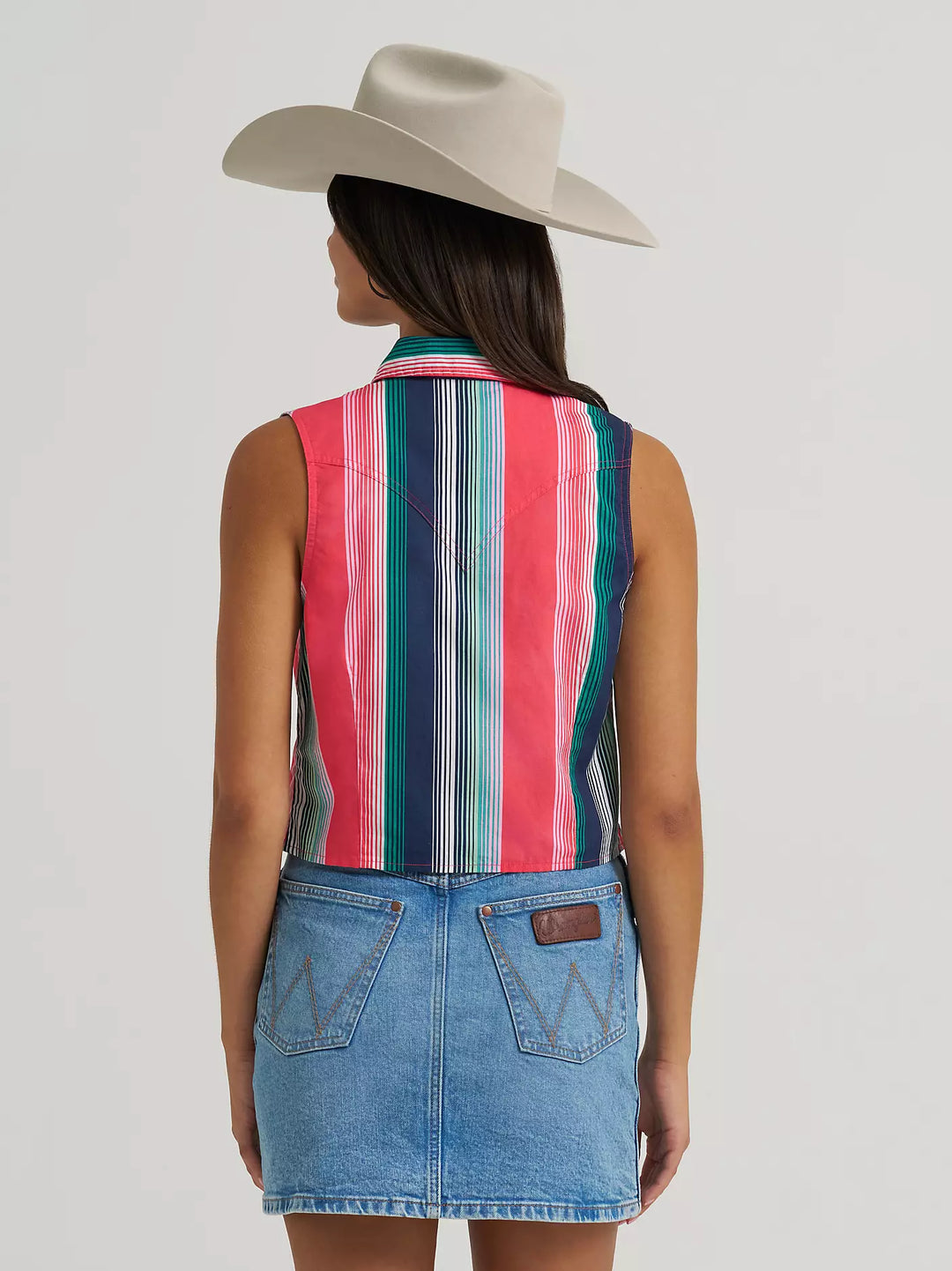 Ladies Wrangler Striped Sleeveless Snap Shirt - 112379504