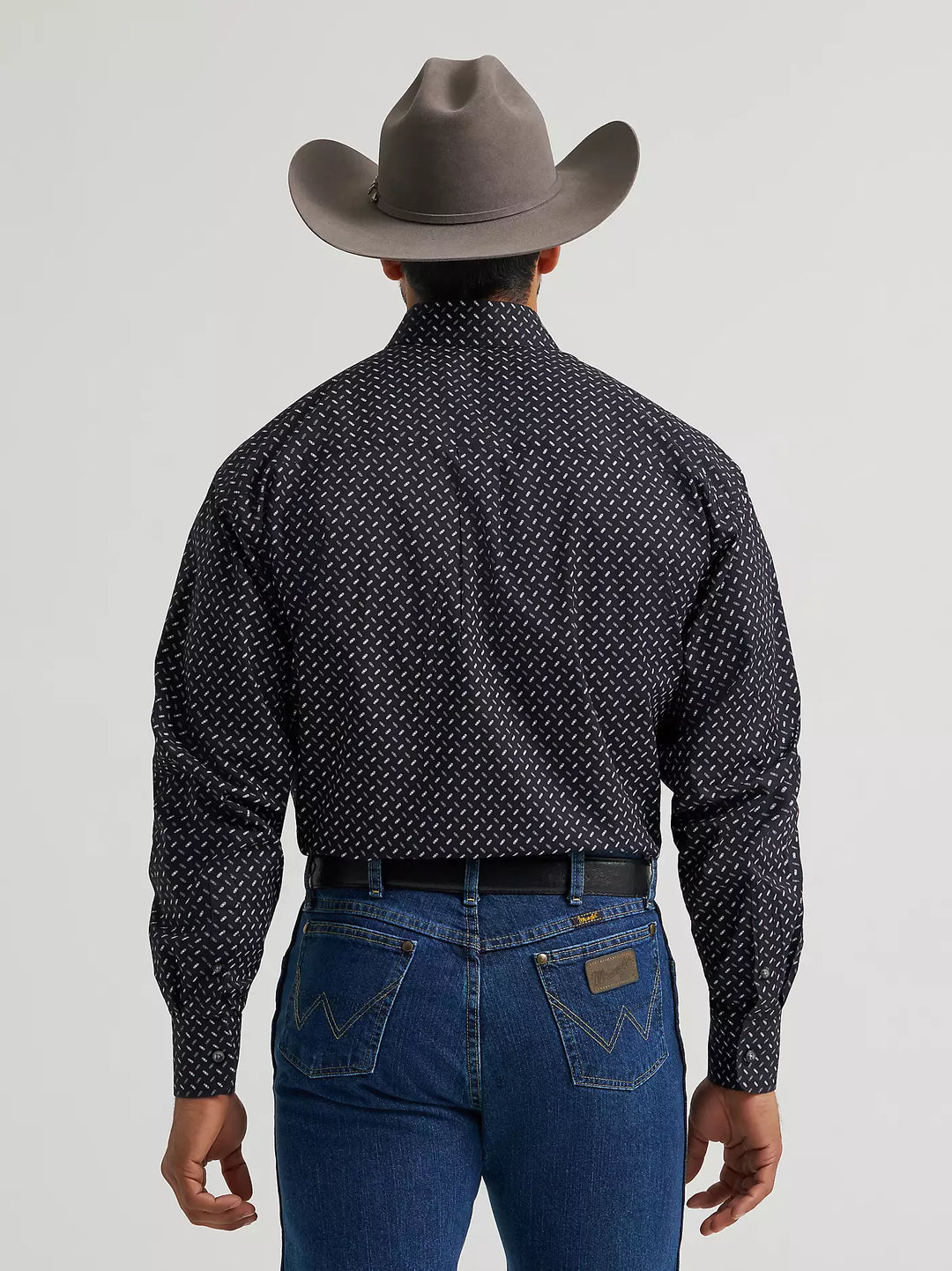 Men's Wrangler George Strait™ Long Sleeve Button Down Two Pocket Shirt - 112385356