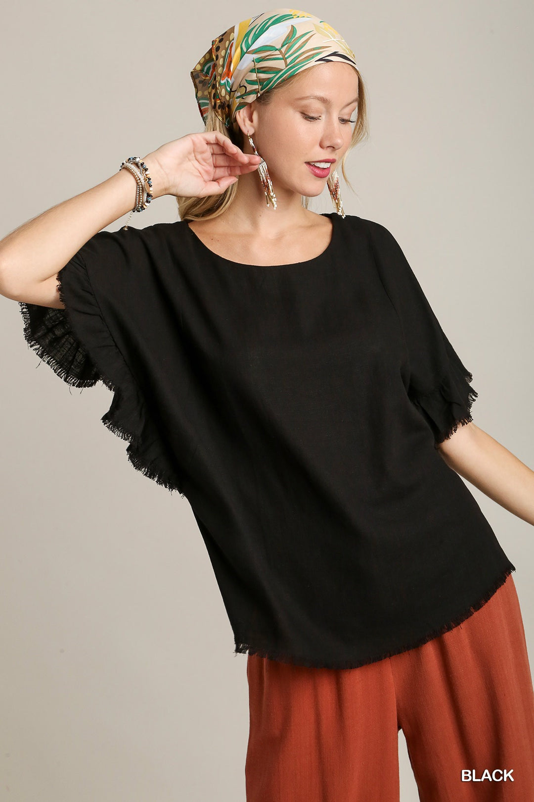 Ladies Umgee Black Linen Blend Short Ruffle Sleeve Round Neck Top with Frayed Scoop Hem - A5576