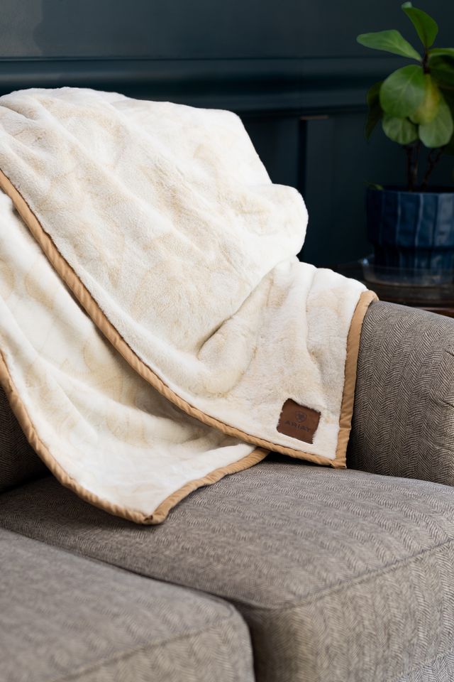 Ariat Quilted Snuggle Blanket